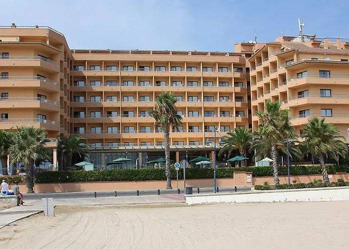 & Palace فندق