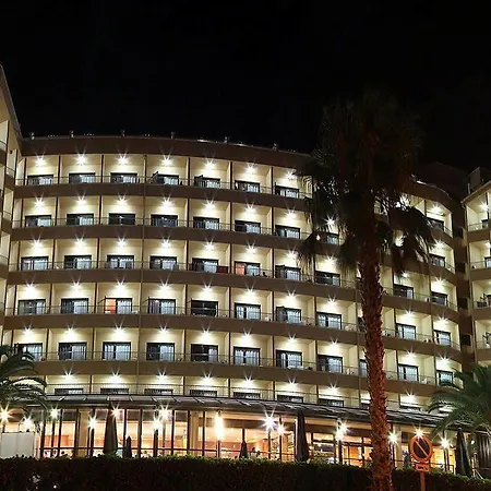 & Palace فندق 4*
